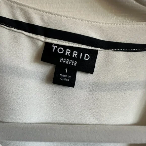 GUC Torrid Harper Flutter Sleeve Pullover Blouse - Picture 6 of 6